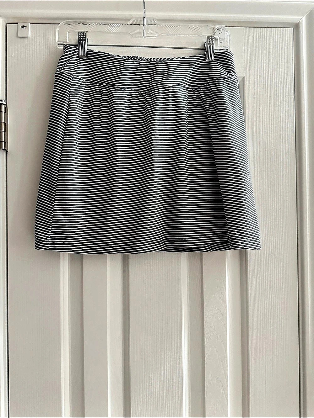 Title Nine Striped Mini Performance Golf Skort Gray & White Size Small Preppy